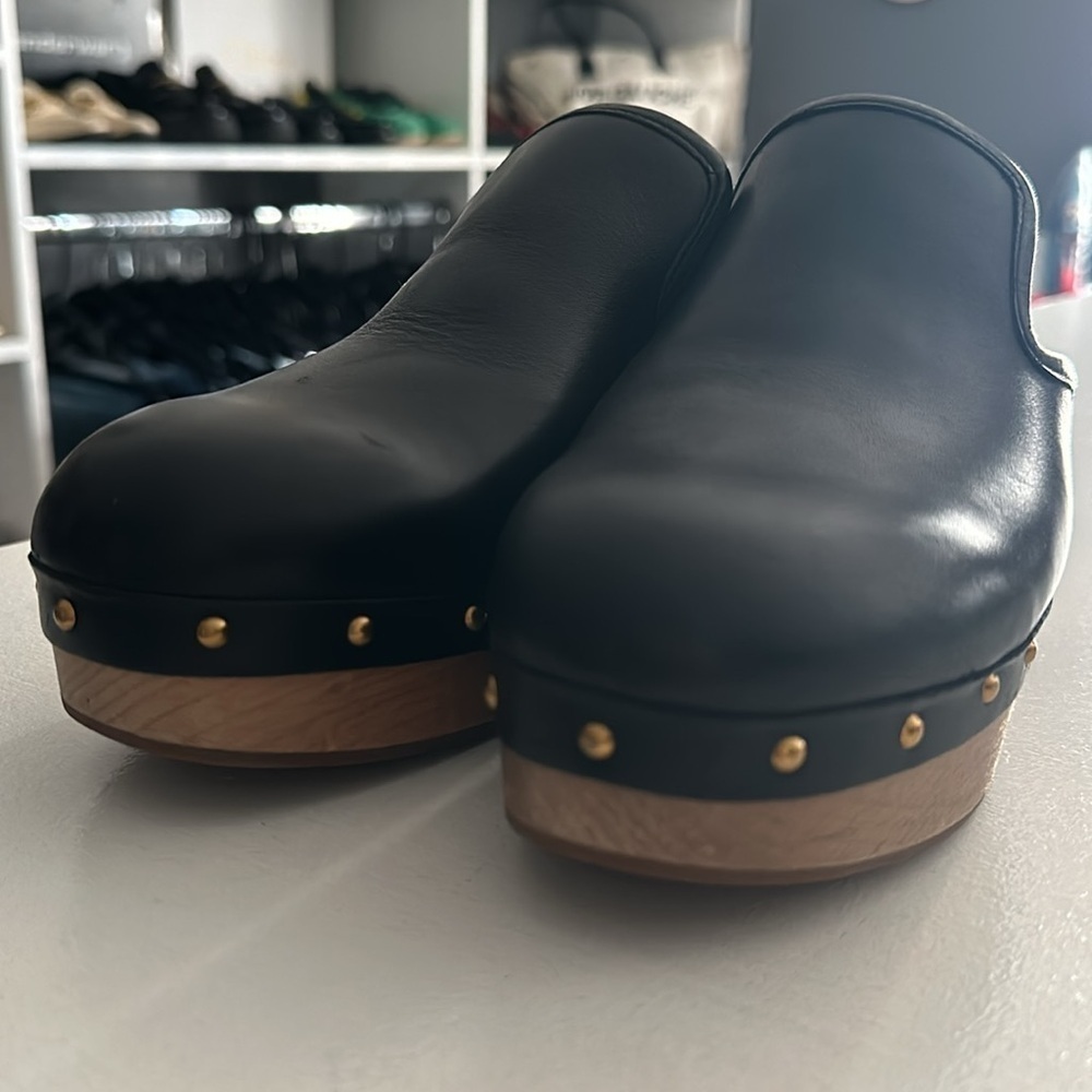 J. Crew black leather clogs with gold grommets size 6 - Picture 2 of 6